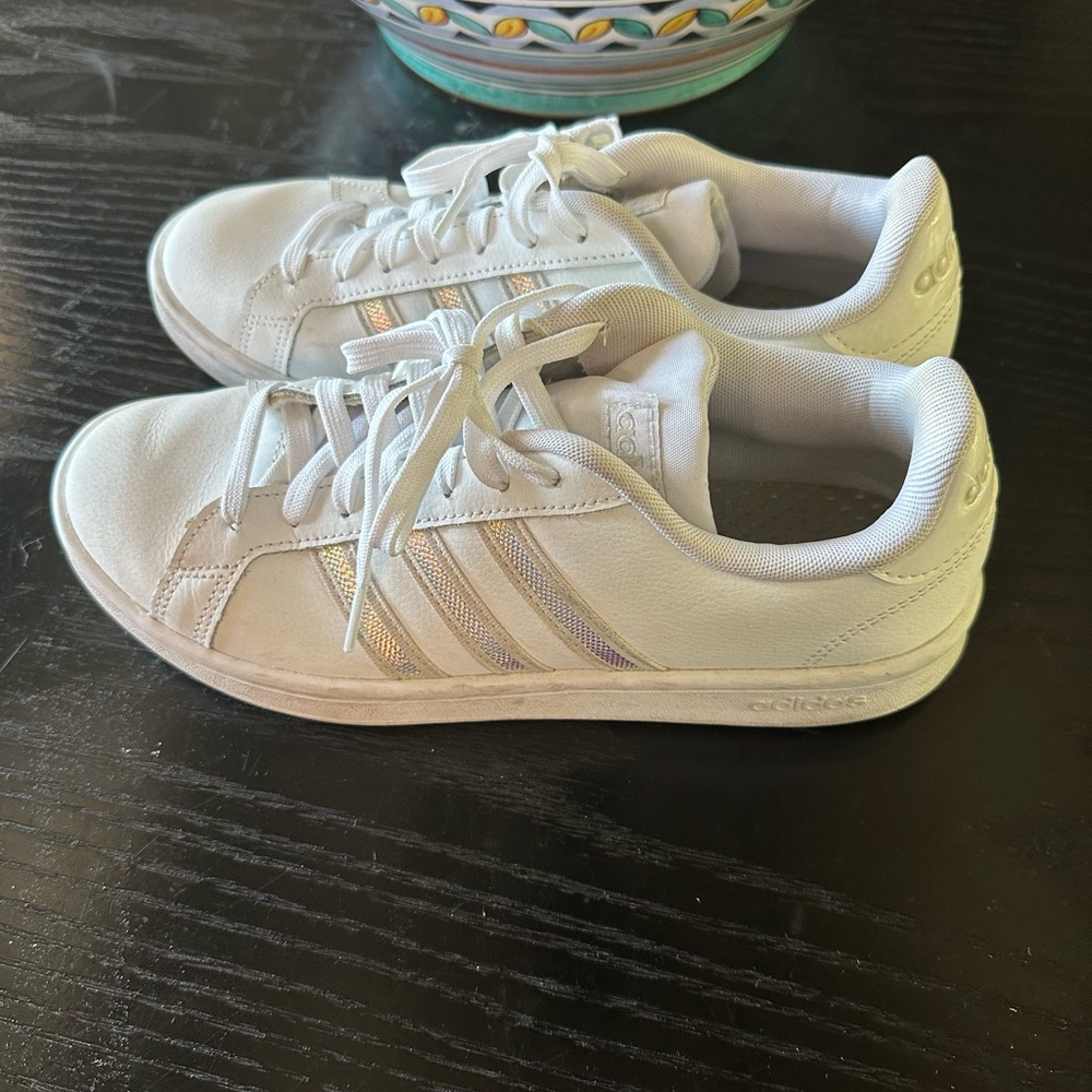 Adidas White/Iridescent Women's Grand Court Sneaker sz 9